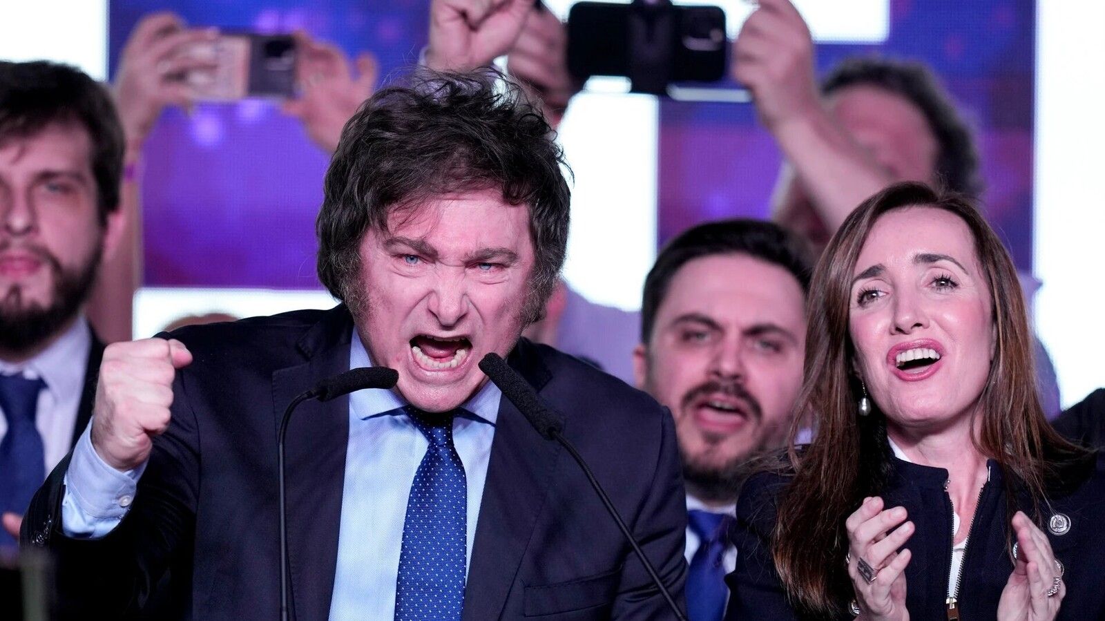 Sacerdotes de Buenos Aires celebran una misa en desagravio por ataques de Javier Milei al Papa Francisco