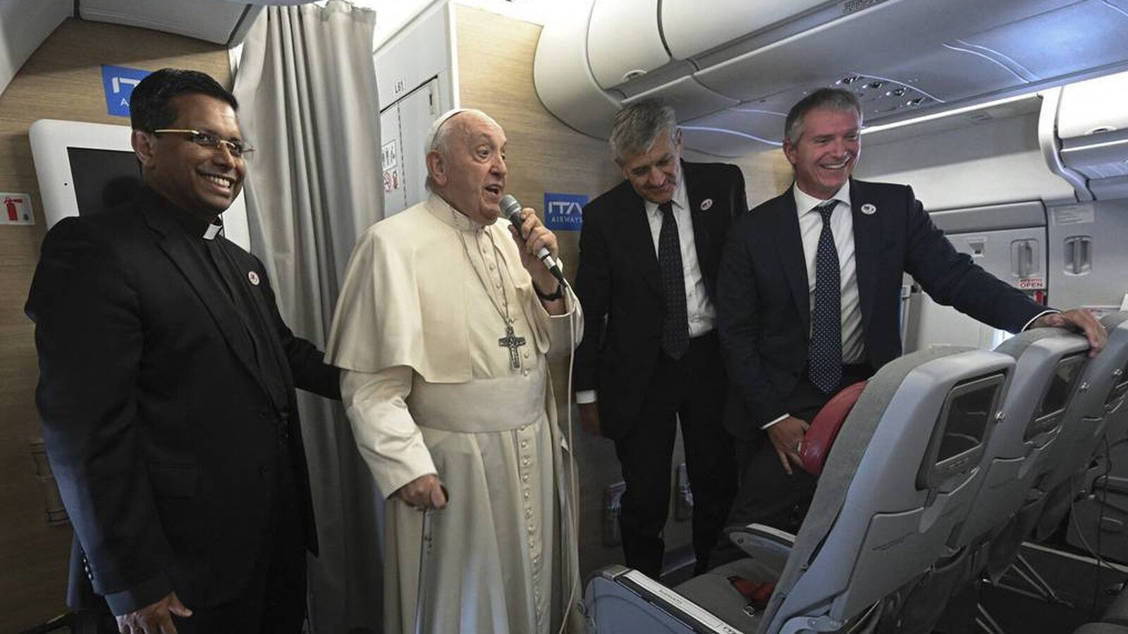 Diálogo a 30.000 pies: La conferencia de prensa del Papa Francisco en vuelo de regreso a Roma desde Mongolia