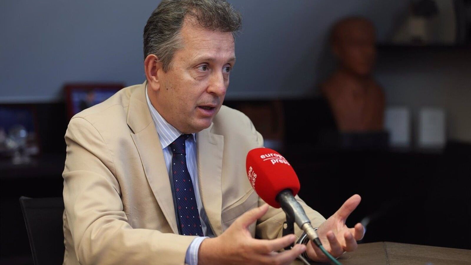 ¿Por qué espera Cremades?