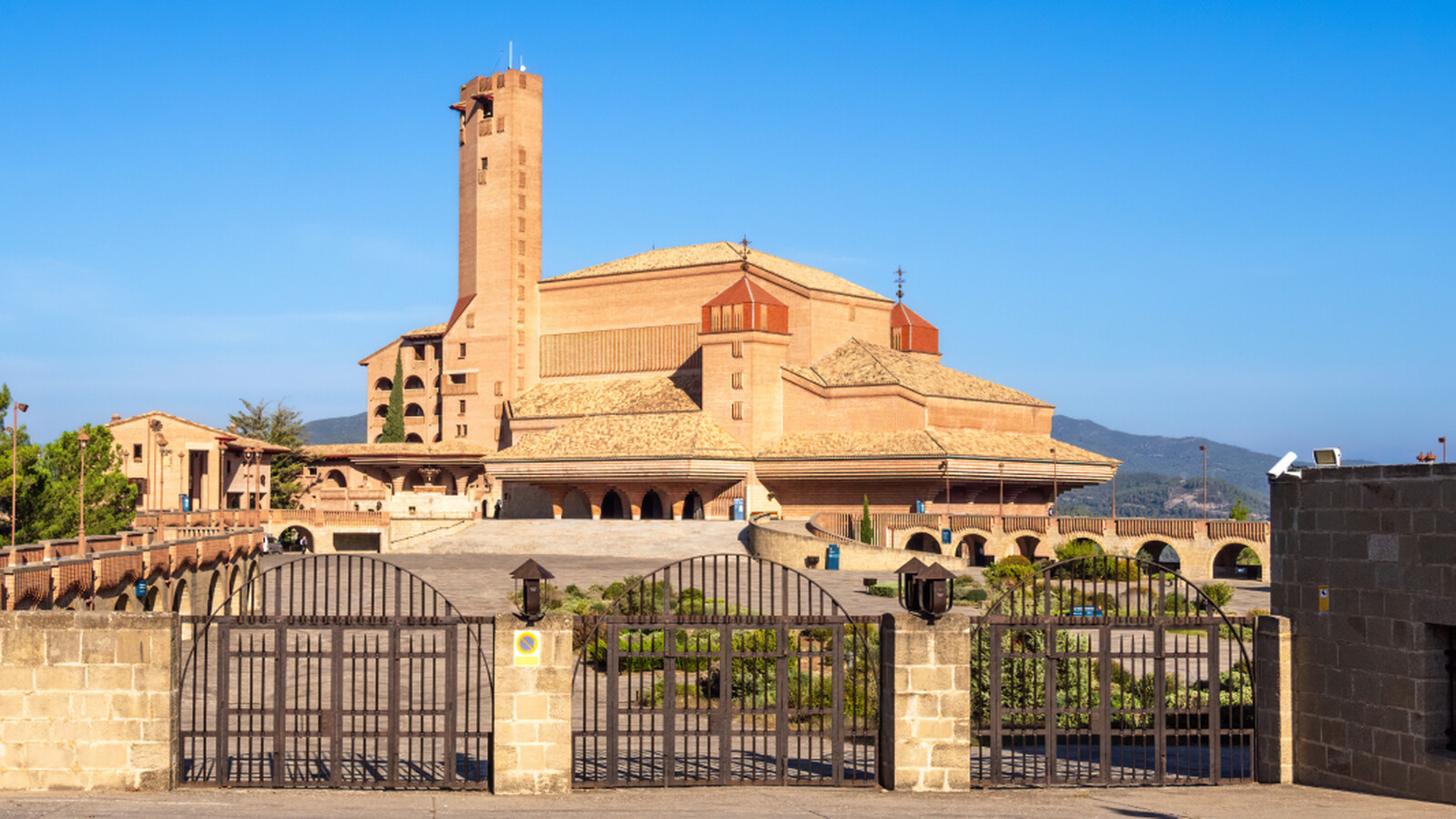 InfoVaticana lanza una encuesta sobre la posible destitución del obispo de Barbastro-Monzón