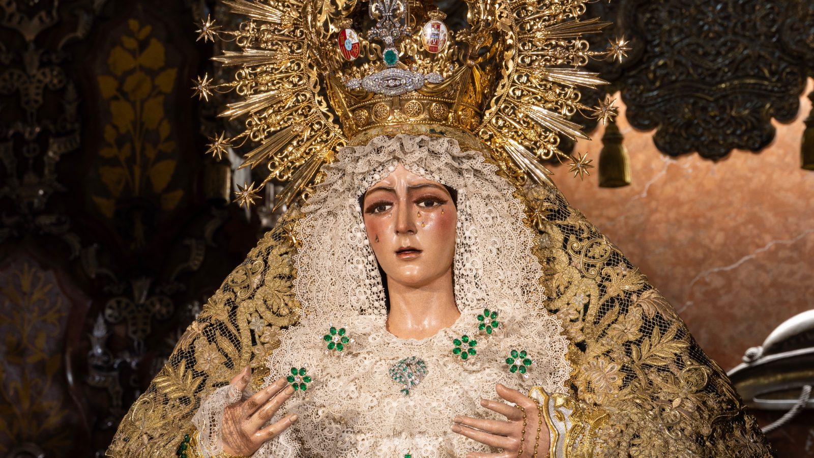 La Hermandad de la Macarena pide perdón y ofrece un relato detallado de la intervención realizada a la Virgen de la Esperanza