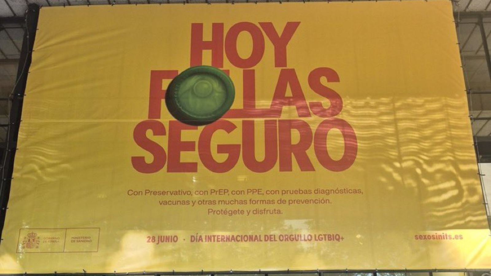 La inmunda campaña del Ministerio de Sanidad por el día del Orgullo: "Hoy follas seguro"