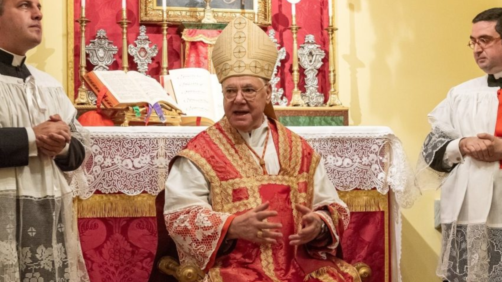 Cardenal Müller: «Los sacerdotes no son funcionarios bien pagados, sino ministros de Cristo»