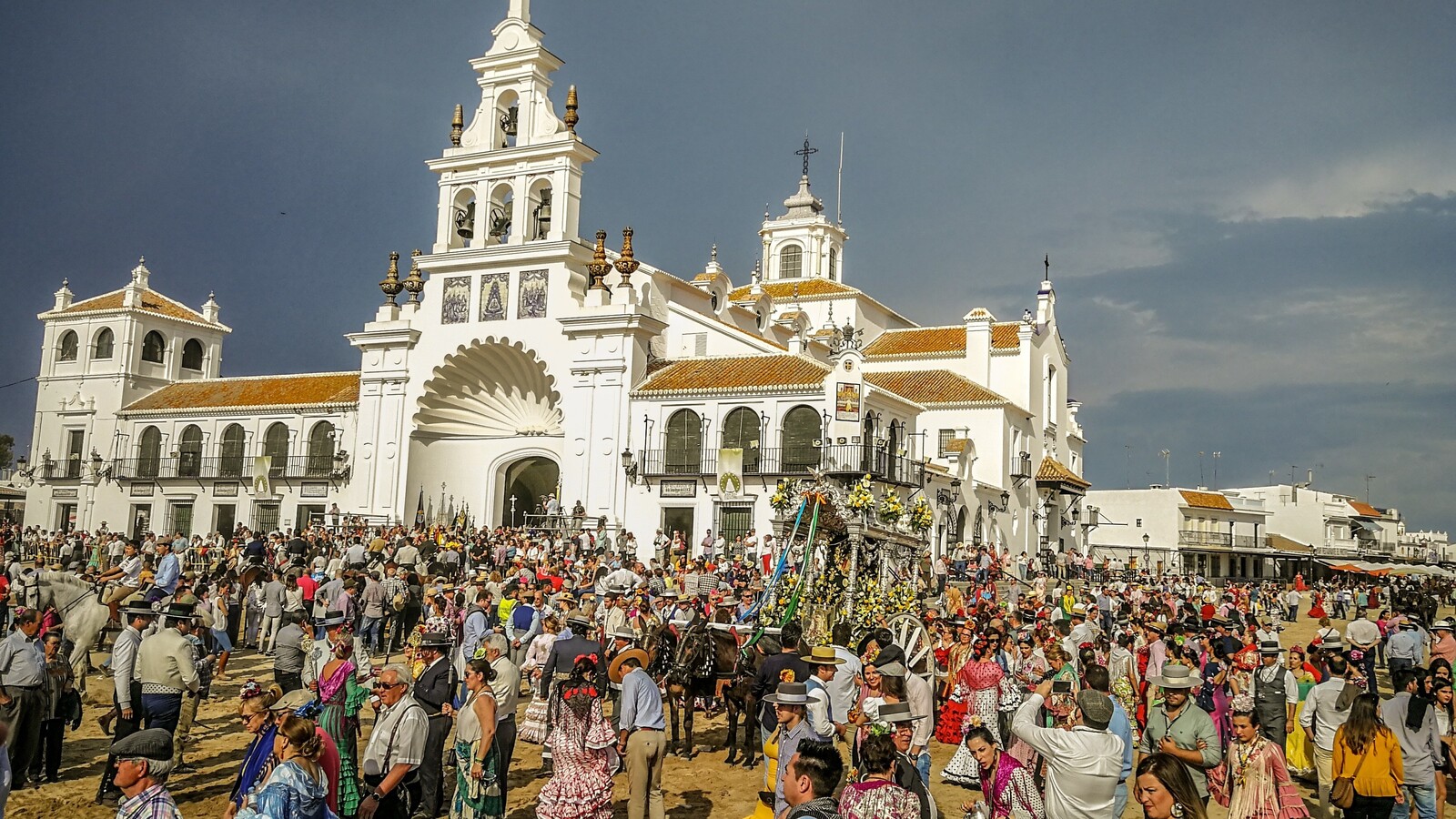 León XIV bendice a los peregrinos del Rocío en Pentecostés