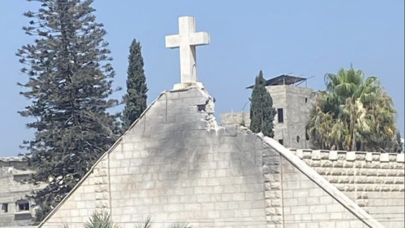 La iglesia atacada en Gaza no ha sido destruida y el Santísimo está a salvo