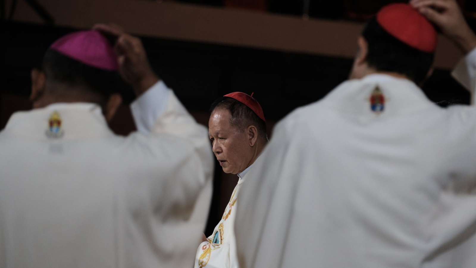 El cardenal Advincula abre la XI PCNE con una llamada a perseverar en la fe