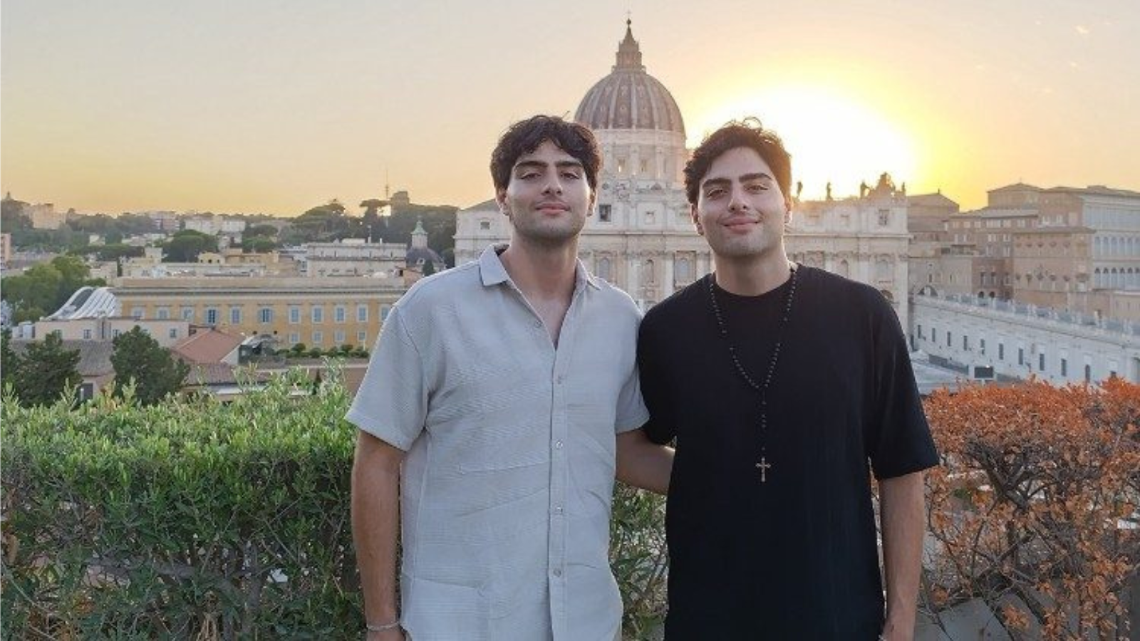 Charbel y Giovanni: los dos hermanos gemelos libaneses que visibilizan a los cristianos de Oriente