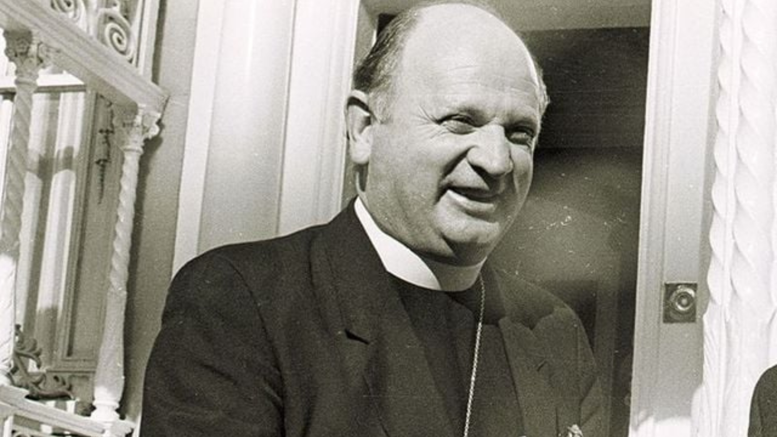 La diócesis de Galway (Irlanda) exhuma de la catedral los restos del polémico obispo Eamonn Casey