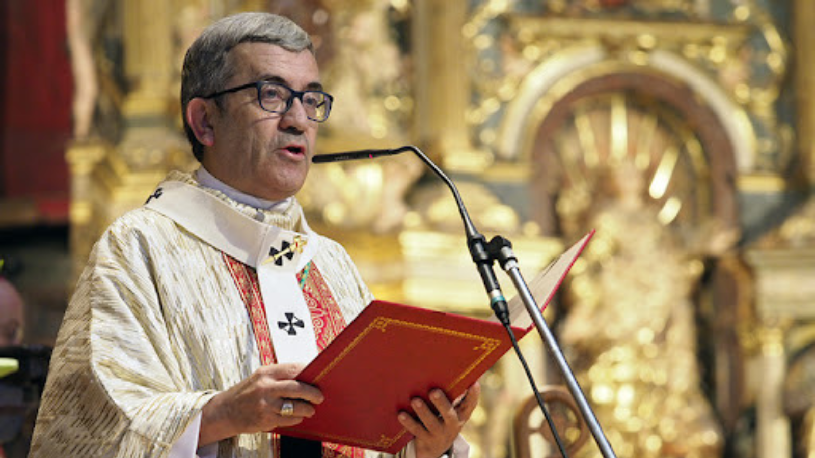 Para el arzobispo Argüello, &quot;no se expresa mayor respeto en la comunión por comulgar en la boca que por comulgar en la mano&quot;