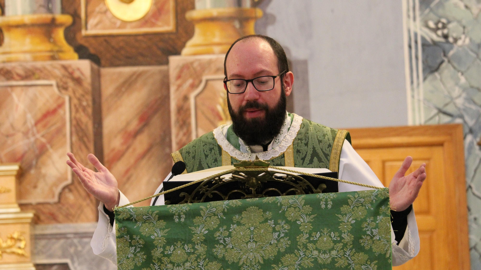 El páter Góngora resalta la pureza de la Virgen María como contrarrevolución en una sociedad hipersexualizada