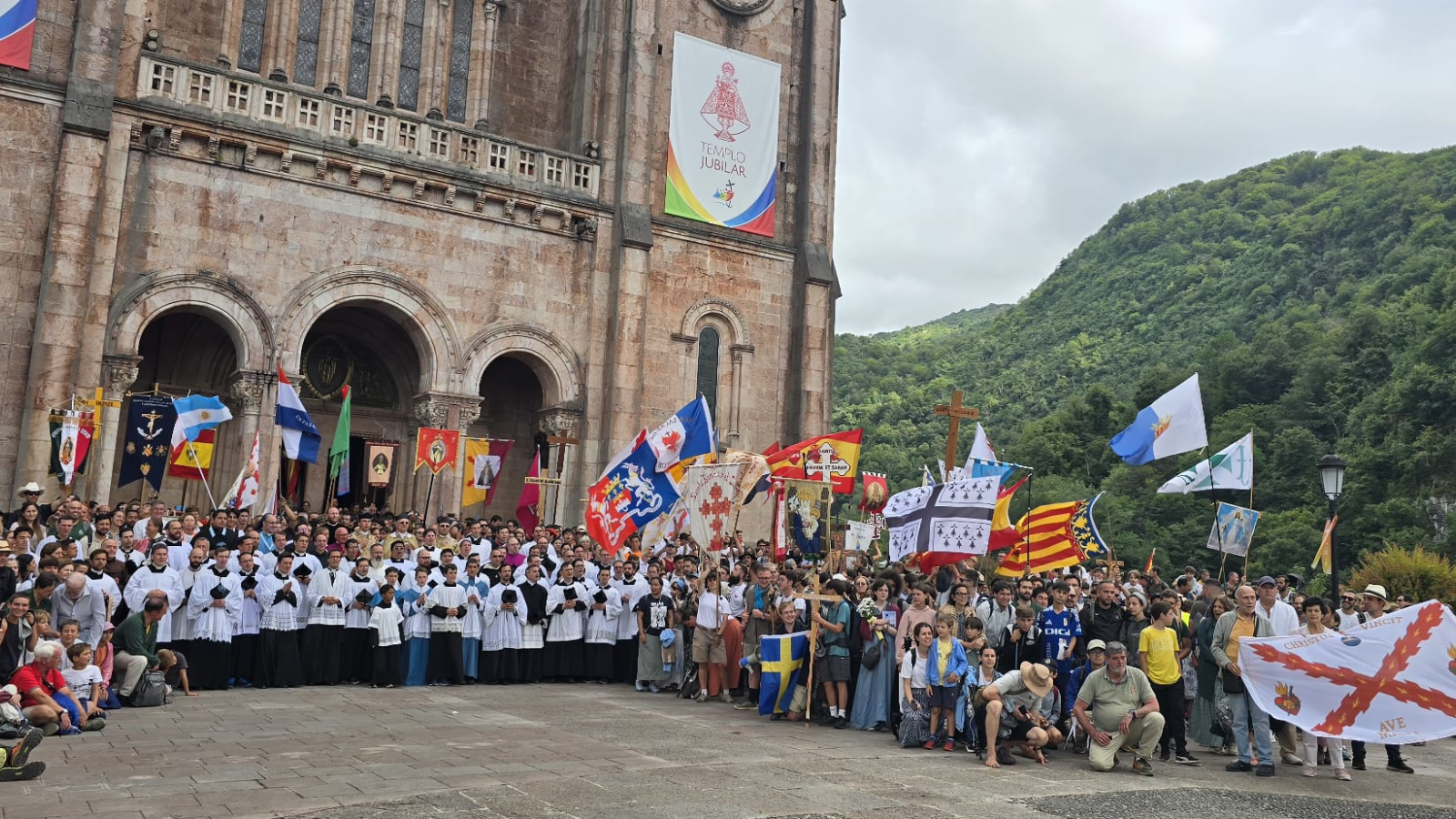 Más de 1.500 fieles participan en la peregrinación tradicionalista de Oviedo a Covadonga