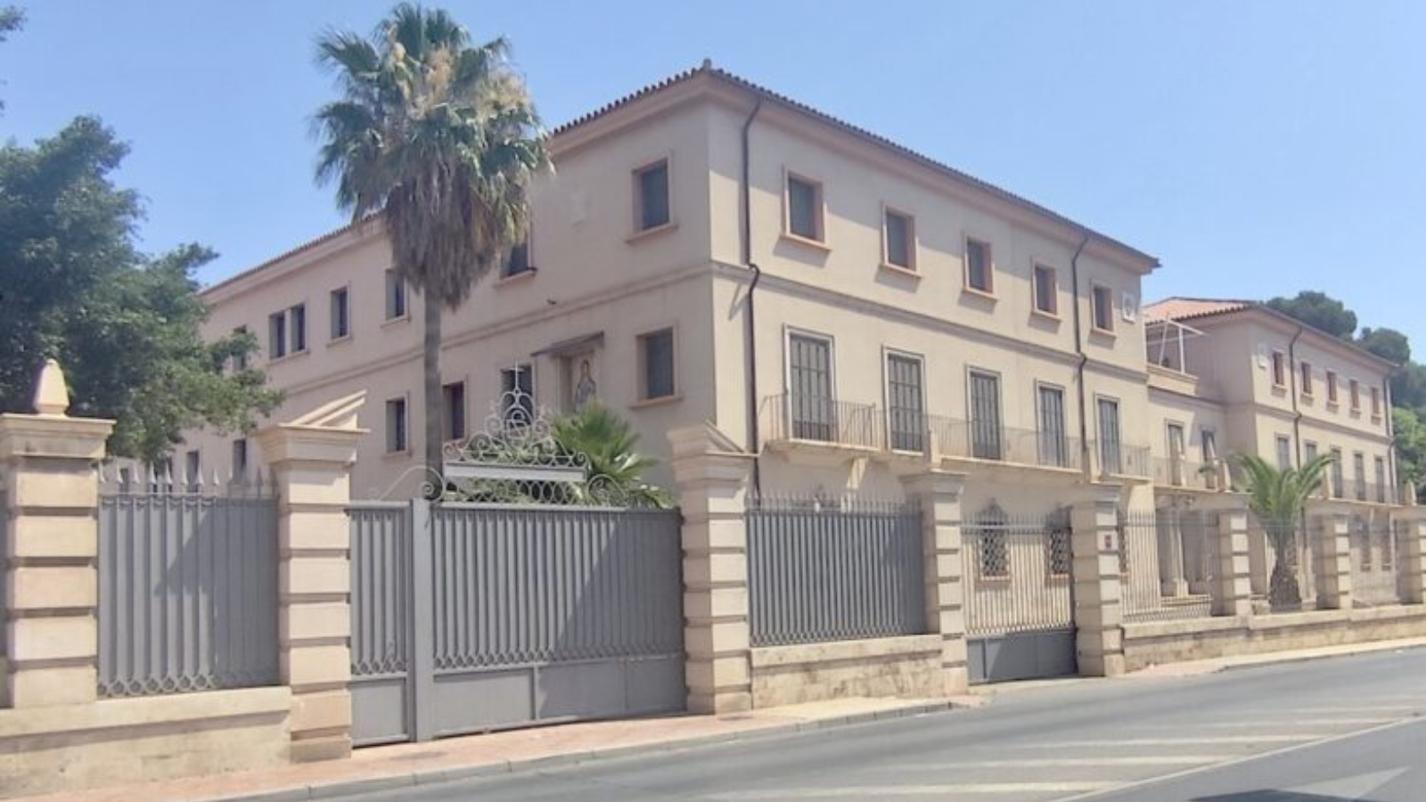 La diócesis de Almería y los jesuitas se alían para hacer del seminario un centro de trabajo para inmigrantes