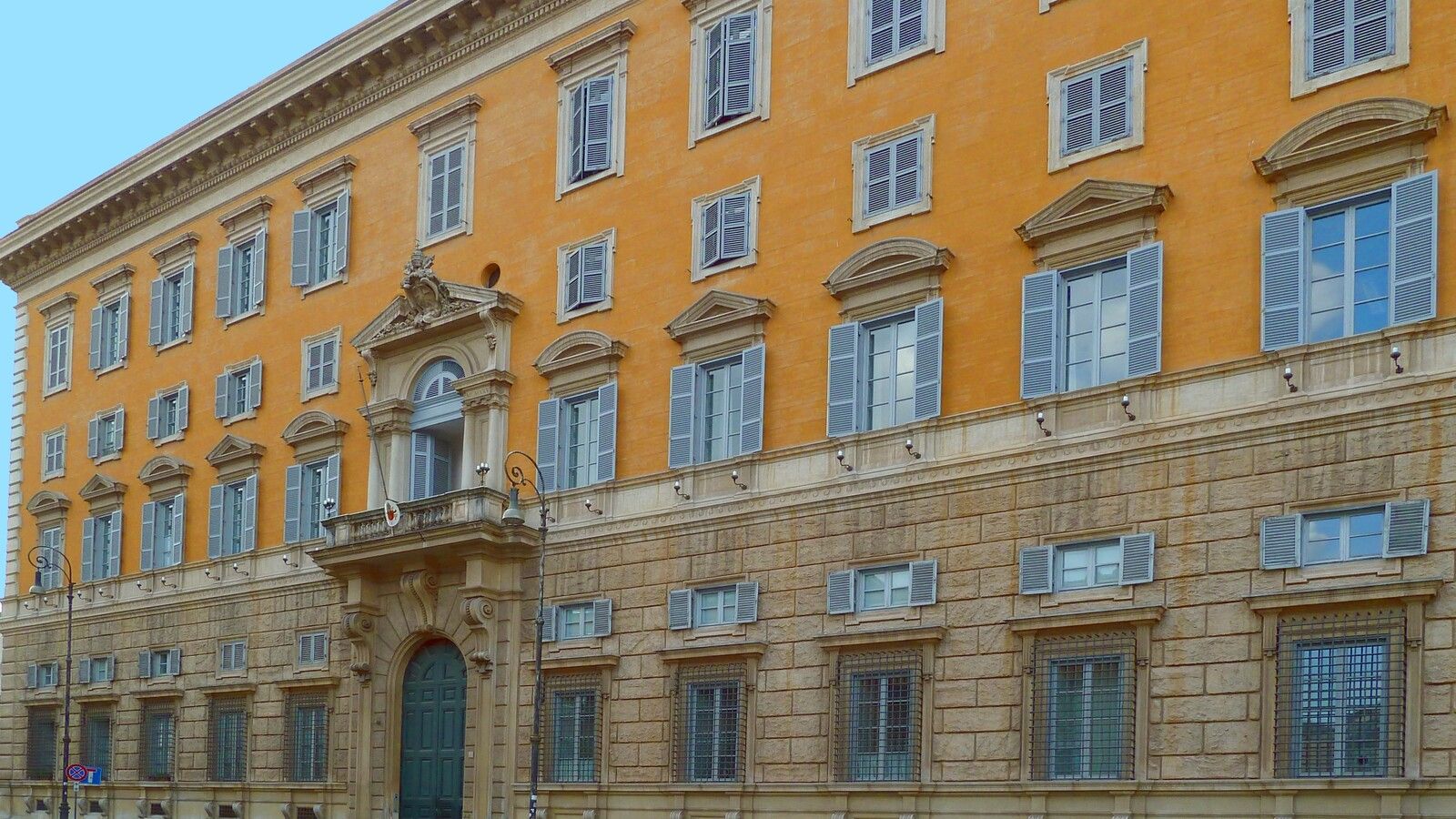 El Vaticano reprende a sacerdote por conducta inapropiada sin sanciones formales