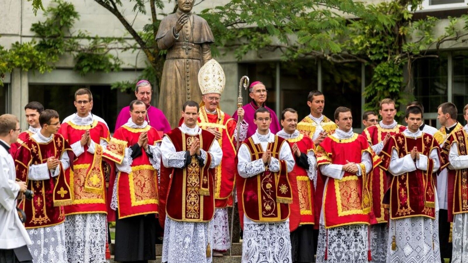 La SSPX refuta las críticas del cardenal Arborelius sobre su comunión con el Vaticano