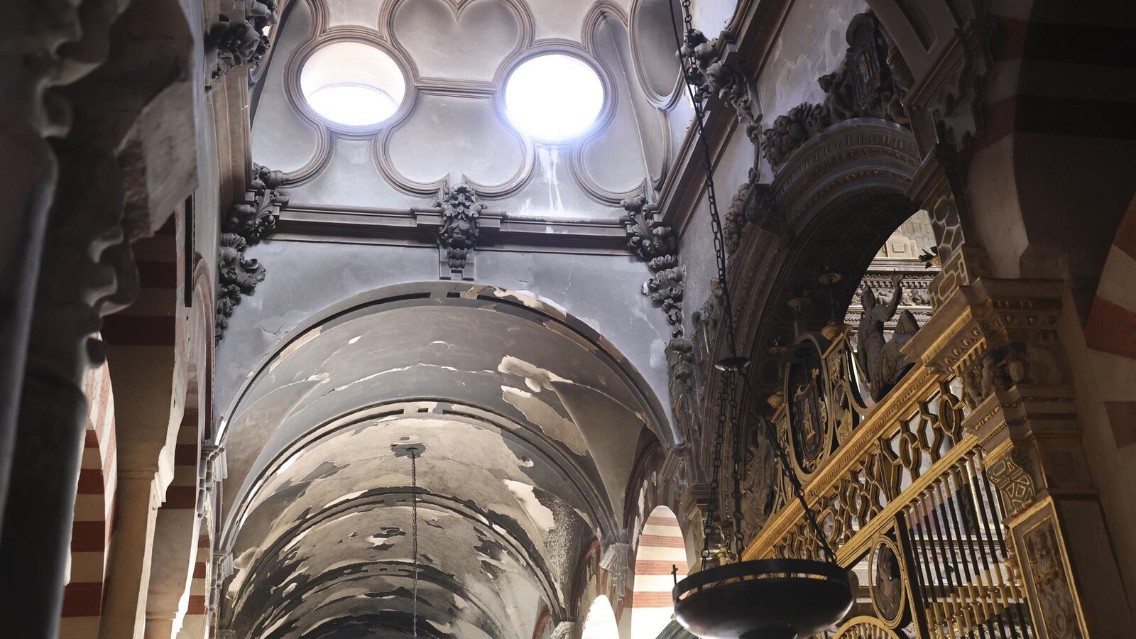 Podemos e IU exigen a la iglesia costear los daños del incendio en la mezquita-catedral de Córdoba