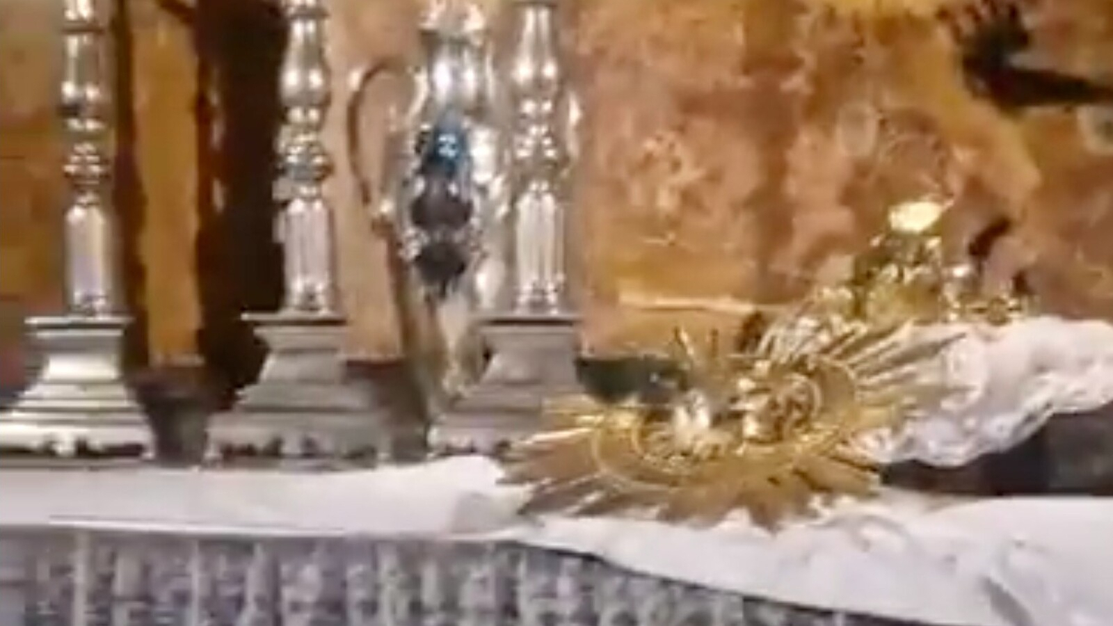 Islamista ataca el Santísimo Sacramento en una capilla de Valencia