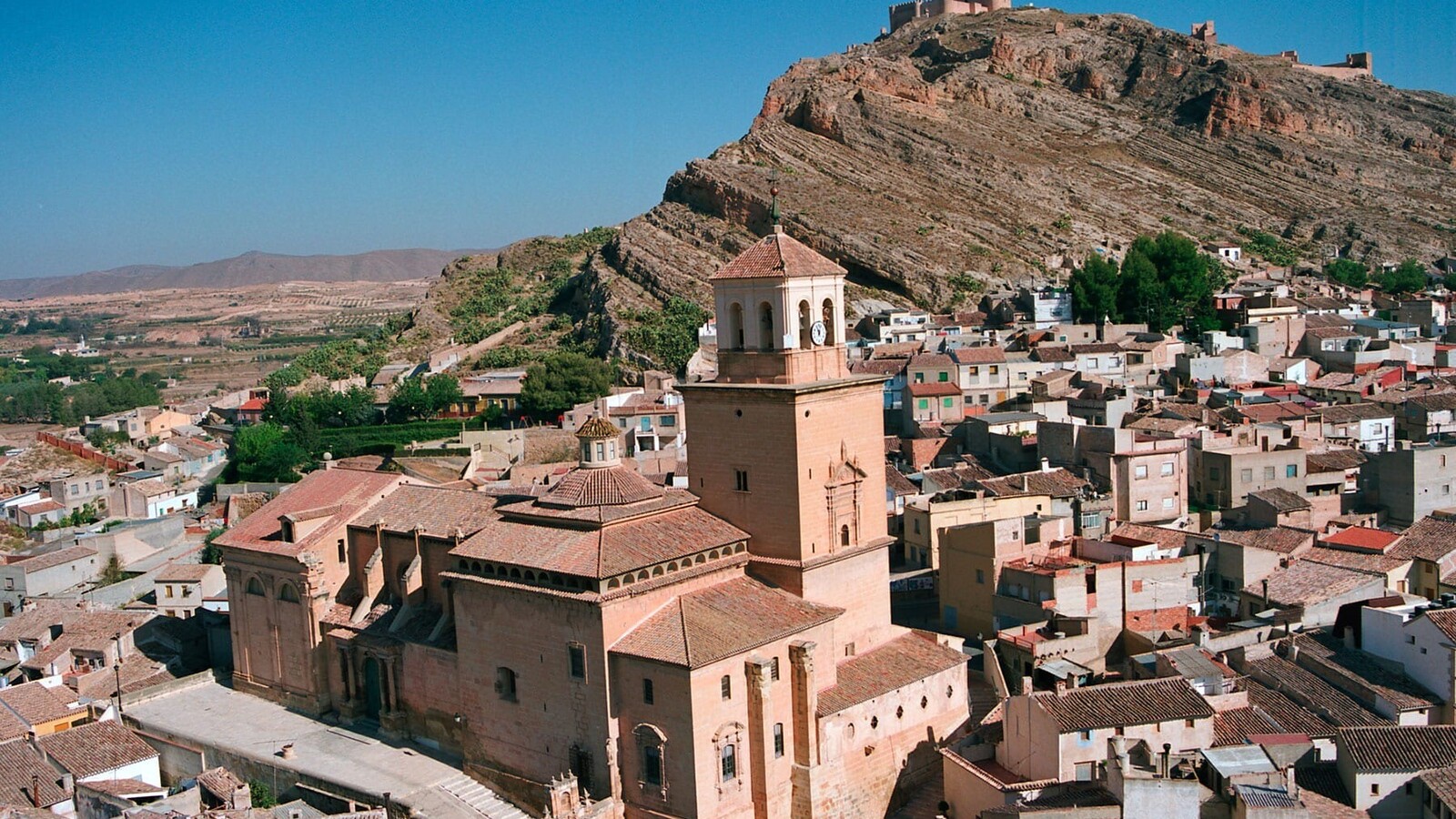 Jumilla prohíbe celebraciones islámicas en espacios públicos: debate y controversia