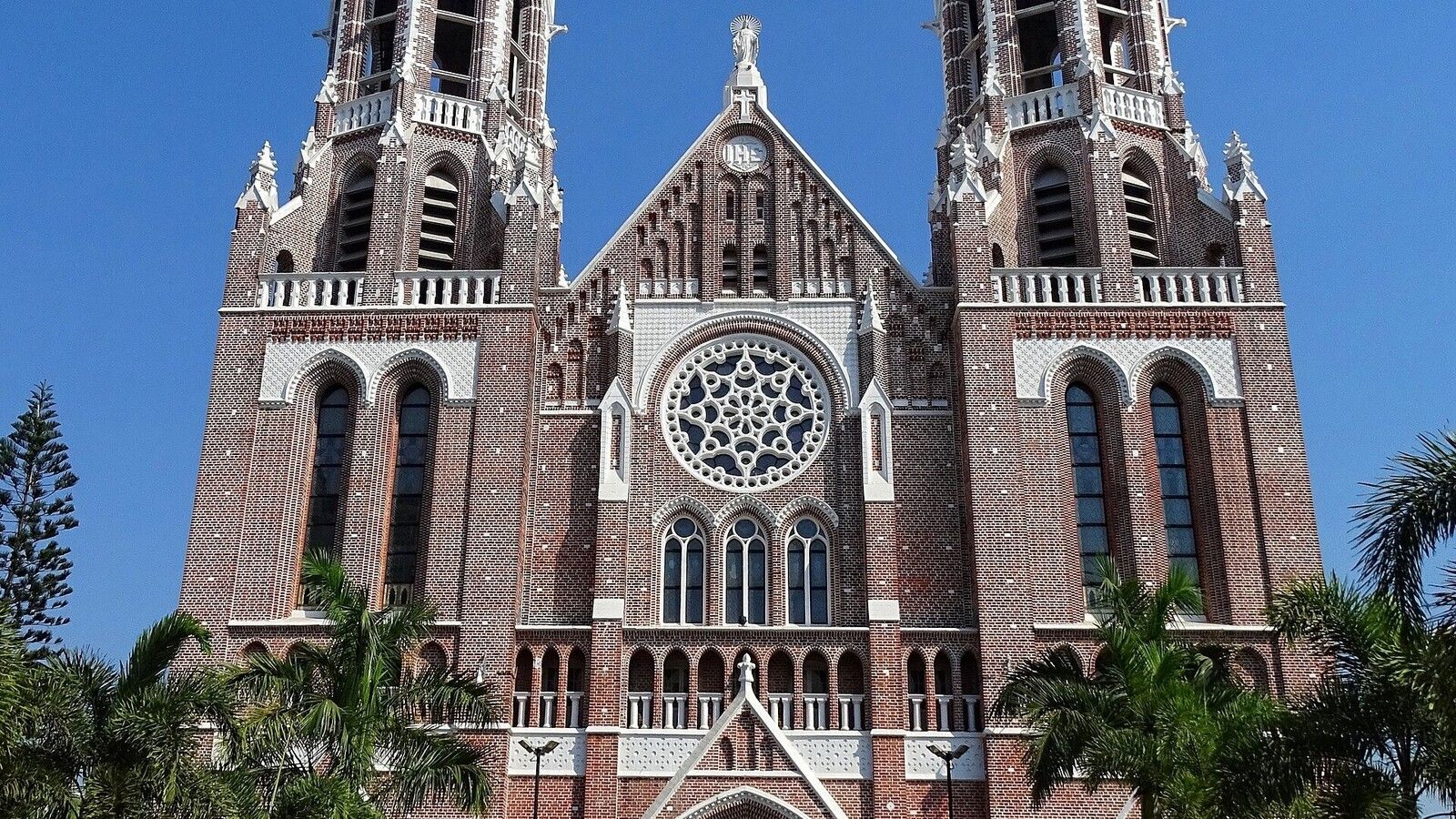 La junta militar de Myanmar planea demoler catedral católica histórica