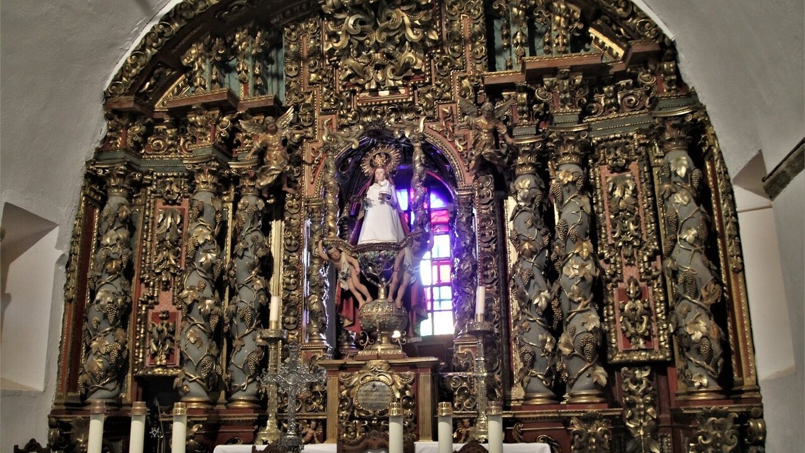 El párroco salva la imagen de la Virgen del Acebo de un incendio en Asturias