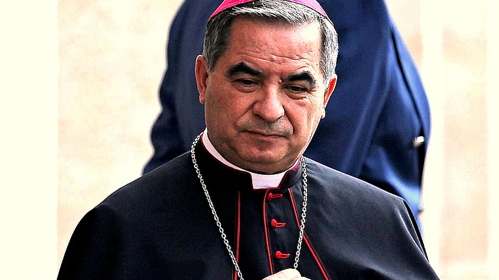 El cardenal Becciu apela su condena en un juicio clave para el Vaticano