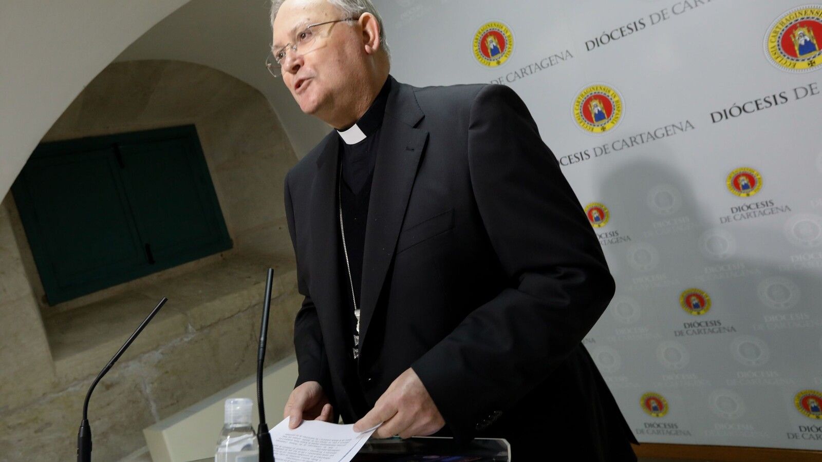 El obispo de Cartagena saluda al Papa León XIV en el Vaticano