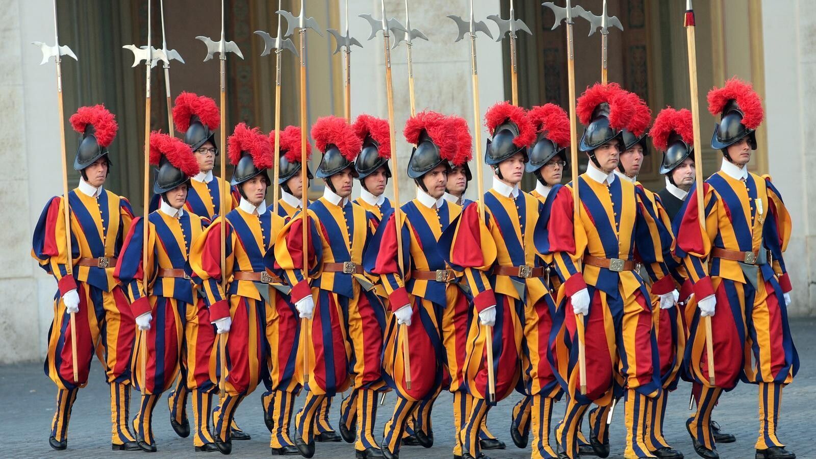 La Guardia Suiza reafirma su lealtad al Papa León XIV en solemne juramento
