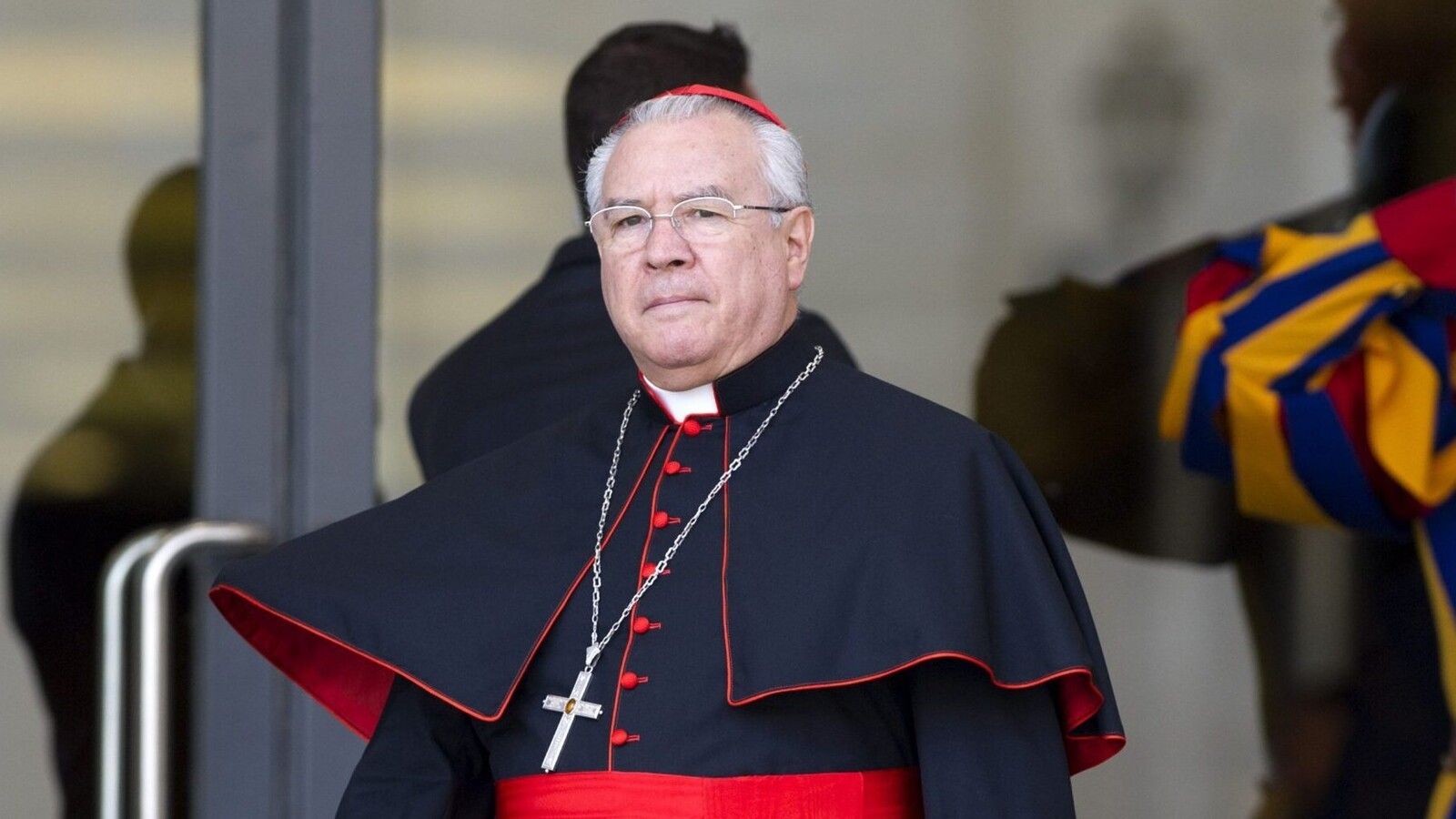 El cardenal Robles defiende las tradiciones católicas frente al auge de Halloween