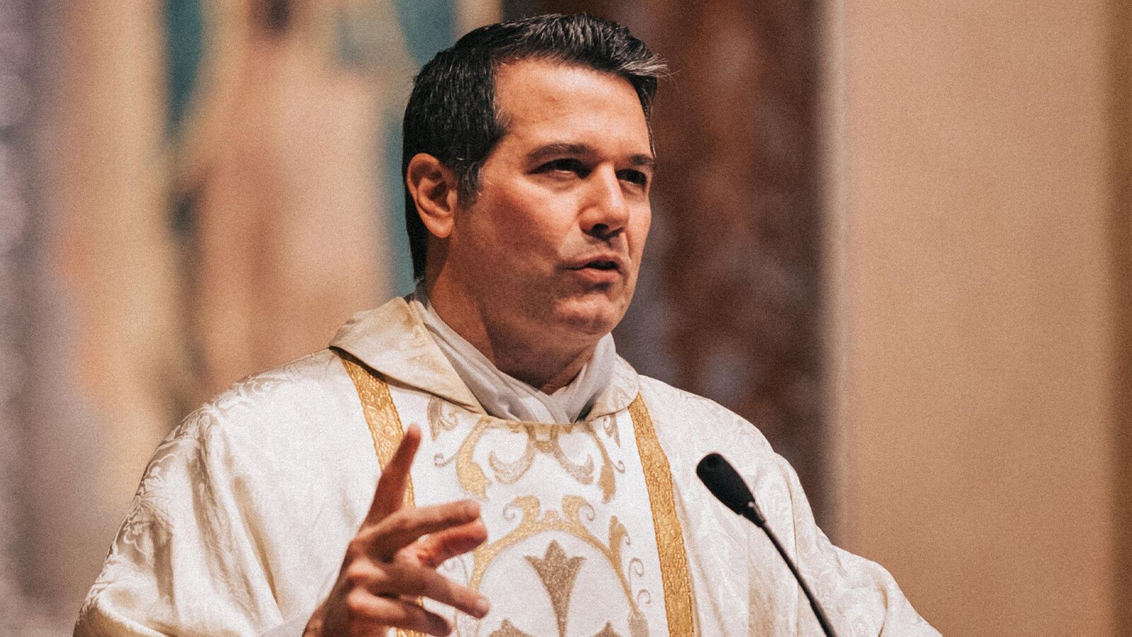 El Padre Olivera Ravasi critica la cultura woke como "la nueva inquisición del siglo XXI"