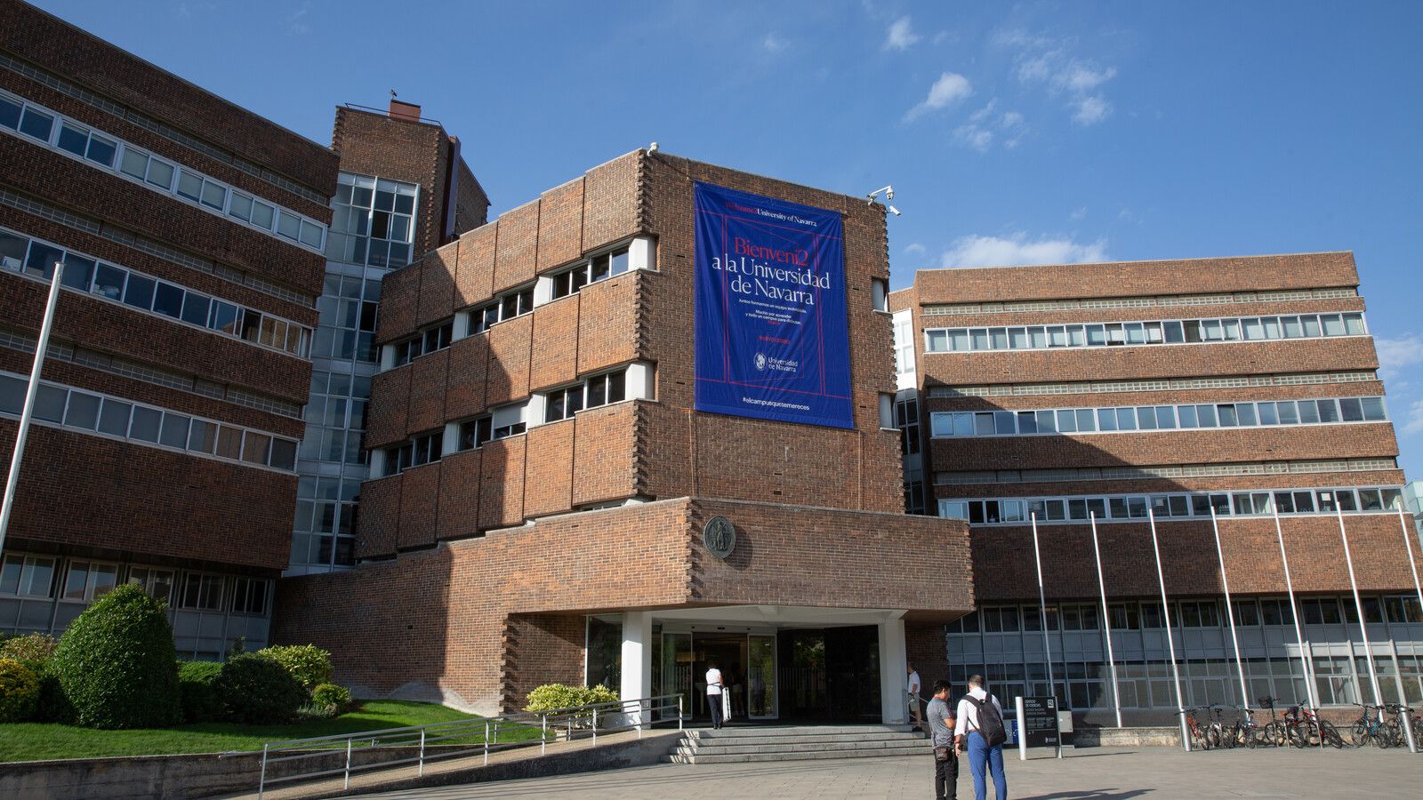 La Universidad de Navarra honra a Esteban López-Escobar y al matrimonio Ortiz de Landázuri-Busca