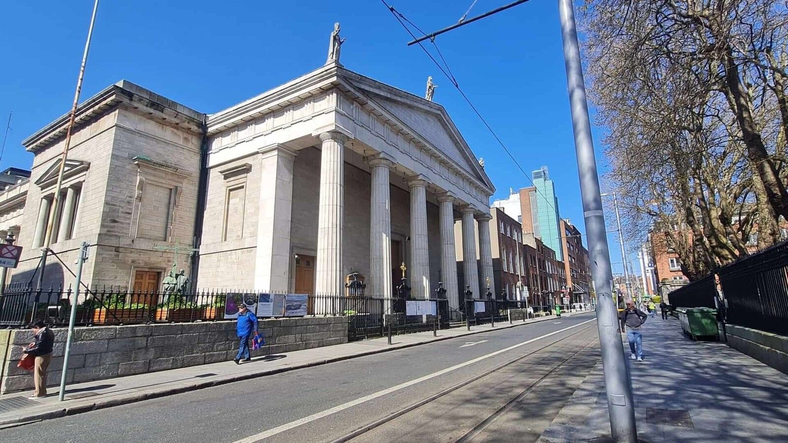 El Papa León XIV oficializa la nueva catedral de Dublín
