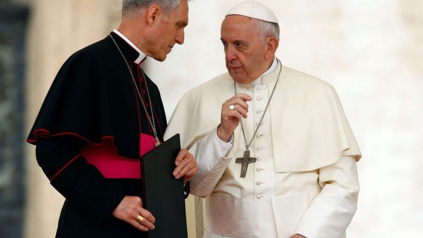 Gänswein revela que se reconcilió con el Papa Francisco antes de su muerte