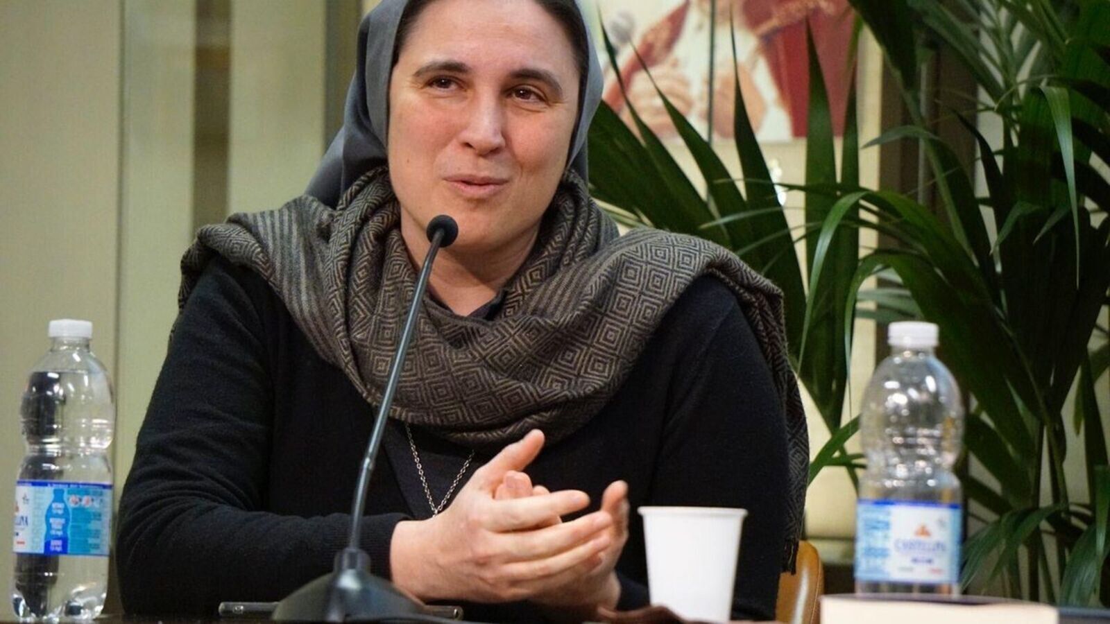 Pocher señala el bloqueo cultural que impide ordenar a las mujeres en la Iglesia