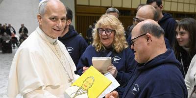 monsenor-orozco-presenta-al-papa-la-labor-de-proyecto-hombre-granada-contra-adicciones