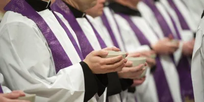 el-padre-pat-fitzgerald-provoca-polemica-en-dublin-al-cuestionar-la-adoracion-en-la-eucaristia