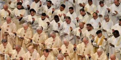 el-padre-james-c-turro-con-104-anos-sigue-activo-tras-casi-80-anos-de-ministerio-sacerdotal