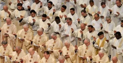 el-padre-james-c-turro-con-104-anos-sigue-activo-tras-casi-80-anos-de-ministerio-sacerdotal