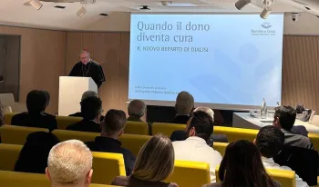 el-cardenal-parolin-bendice-el-nuevo-servicio-de-dialisis-en-el-hospital-bambino-gesu-de-roma