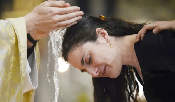 mas-de-400-adultos-son-admitidos-para-recibir-el-bautismo-en-diversas-diocesis-espanolas