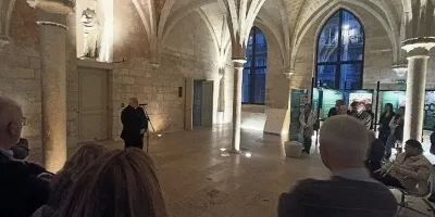 inaugurada-en-paris-una-exposicion-sobre-los-martires-de-argelia-asesinados-en-la-decada-negra