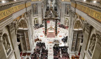 la-basilica-de-san-pedro-refuerza-su-seguridad-tras-multiples-profanaciones-en-el-altar