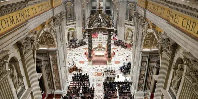 la-basilica-de-san-pedro-refuerza-su-seguridad-tras-multiples-profanaciones-en-el-altar