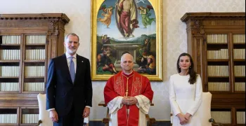 la-reina-letizia-defiende-su-eleccion-de-vestuario-en-el-vaticano-ante-las-criticas-recibidas
