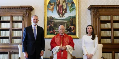 la-reina-letizia-defiende-su-eleccion-de-vestuario-en-el-vaticano-ante-las-criticas-recibidas