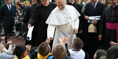 leon-xiv-anima-a-los-laicos-a-ser-testigos-de-la-resurreccion-en-la-semana-santa