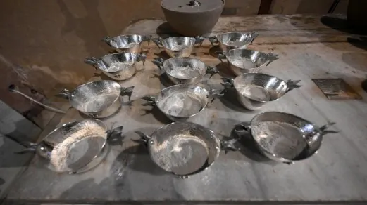 saiz-meneses-dispensa-del-ayuno-y-la-abstinencia-del-viernes-santo-en-sevilla