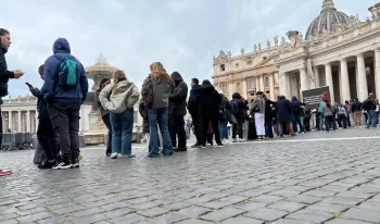malestar-por-el-caos-en-la-entrega-de-entradas-del-vaticano-en-plena-semana-santa