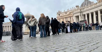 malestar-por-el-caos-en-la-entrega-de-entradas-del-vaticano-en-plena-semana-santa