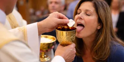 se-puede-comulgar-con-pan-y-vino-que-dice-la-iglesia-catolica