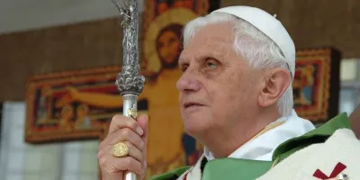 revela-una-carta-inedita-de-prevost-a-benedicto-xvi-tras-su-renuncia-elogiando-su-valentia