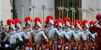 ceremonia-de-juramento-de-28-nuevos-guardias-suizos-en-el-vaticano-el-6-de-mayo